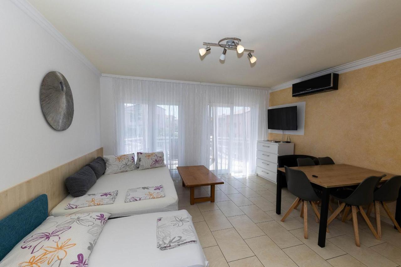 Apartmani Dea Crikvenica Eksteriør billede